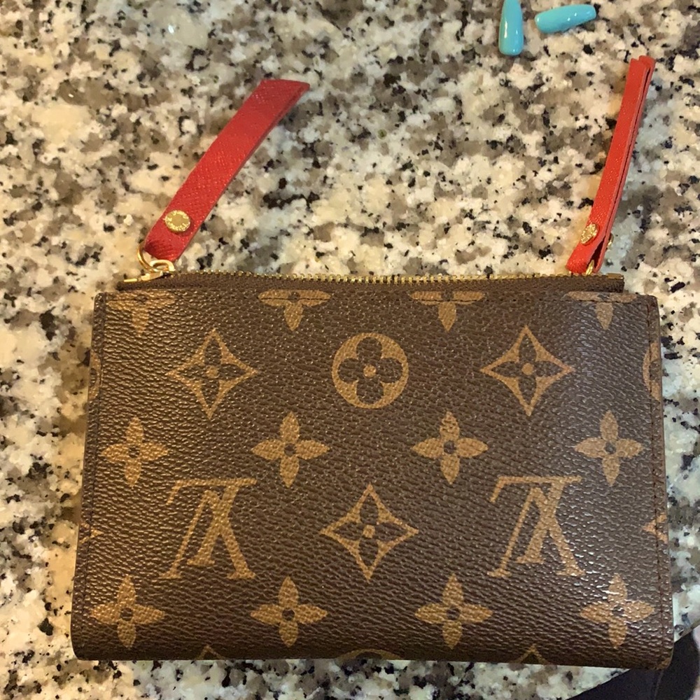 Luis Vuitton wallet